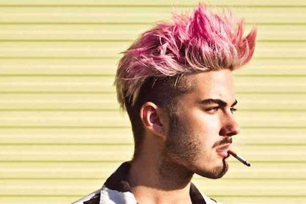 rosa pastel cabello hombre